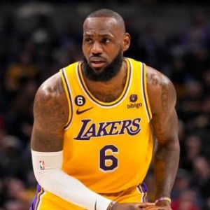 百家乐平台-詹姆斯因伤缺席湖人战勇士 脚伤恐贯穿整个赛季